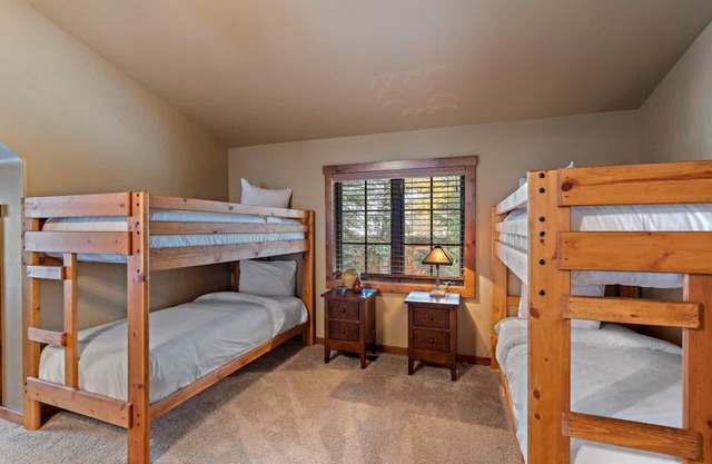 JJ's Dream Chalet - Classic Chalet|Wood Fireplace, Great for Families