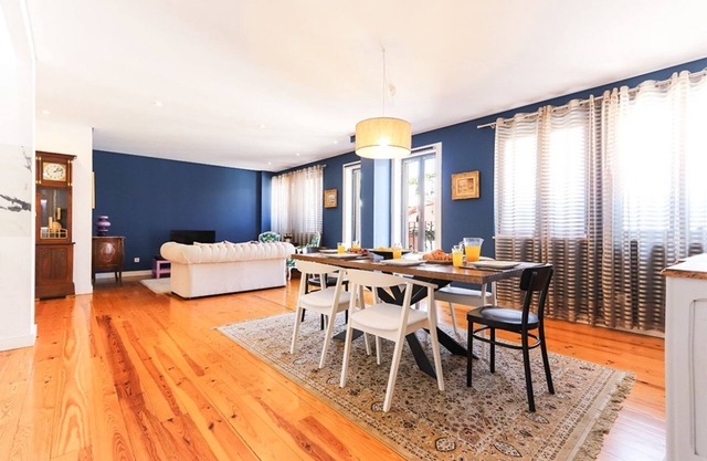 JOIVY Bold & classy 2BR apt w/balcony in Baixa, moments from shopping streets