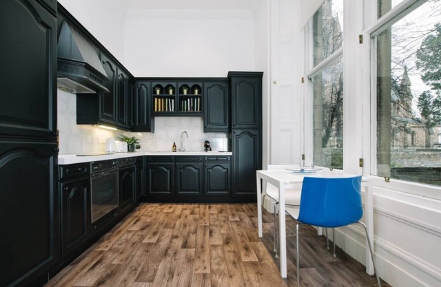 JOIVY Palmerston Place Residence: Luxury City Centre Apt With Private Parking