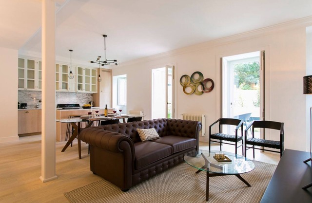 JOIVY Stunning 2BR Apt w/garden, by the Avenida subway & Botanical Garden