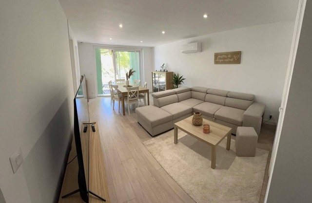 Joli Appartement Rénové de 55m2. Parking Gratuit