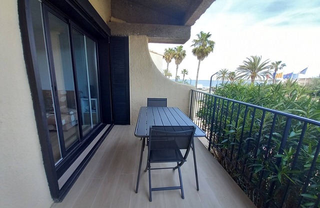 Joli studio avec terrasse, vue mer et St Tropez