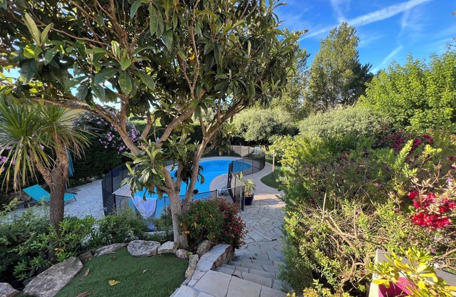 Joli T2 rez de Jardin, Terrasse, Piscine, Impasse Calme, 300m MER