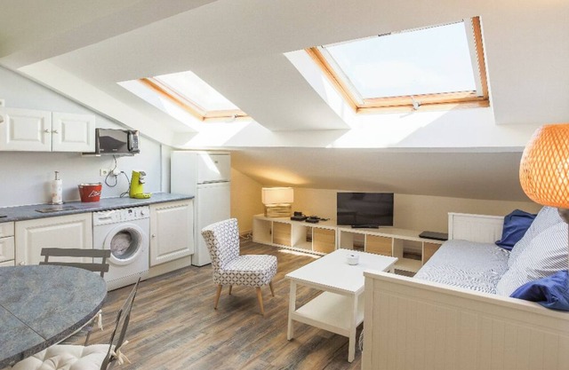 Jolie 2 Pièces Mansarde en Plein Cœur de la Ville