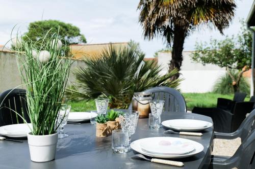 Jolie maison en bois à 2 kms de la plage de Brem Sur Mer - 6 personnes