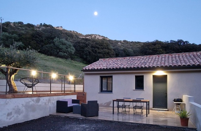 Jolie Villa Neuve à la Campagne Dans un Coin Cosy, Calme et Paisible