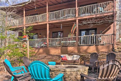 Joshuas Lodge with Hot Tub and Mountain Views!