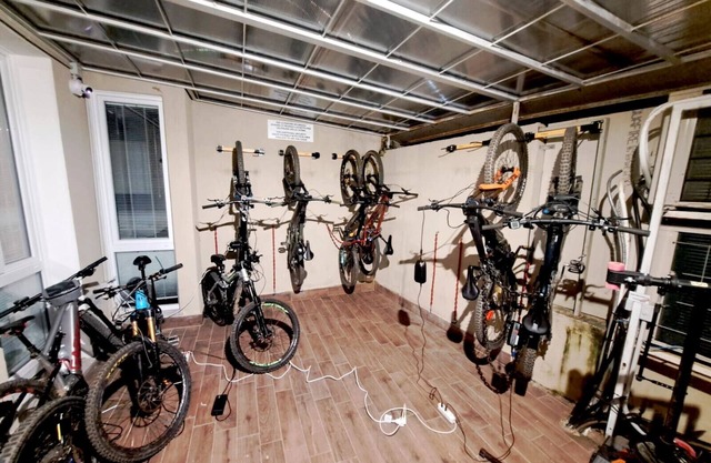 'Joyfül Accomodation Camera 5' with Wi-Fi and Air Conditioning