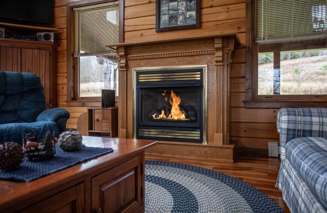 JTs Landing-3 bed 2 bath Cabin 7 min to EVL Family Friendly/Fire Pit/Grill