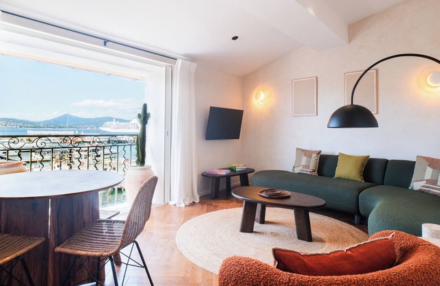 Julia, view of the port