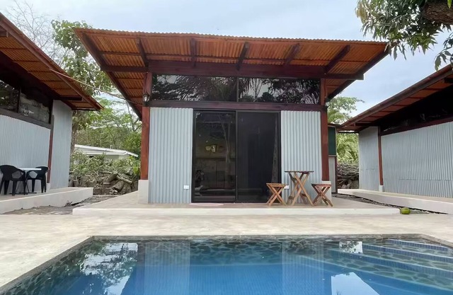 Jungle Cabin Pool View