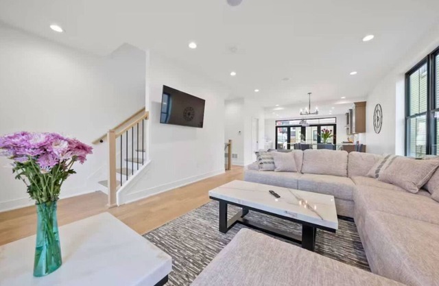 Jungle House Premier Residences – Downtown Columbus & Short North