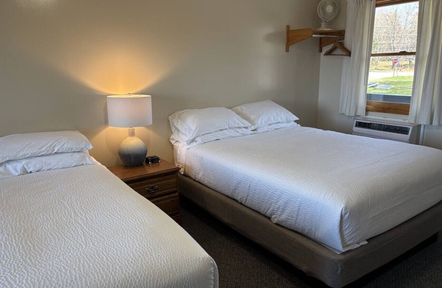 Juniper Motel-Lake Front-Double Queen-Pet Friendly