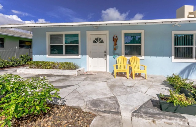Jupiter Gem - 3/2 steps to Intracoastal Waterway