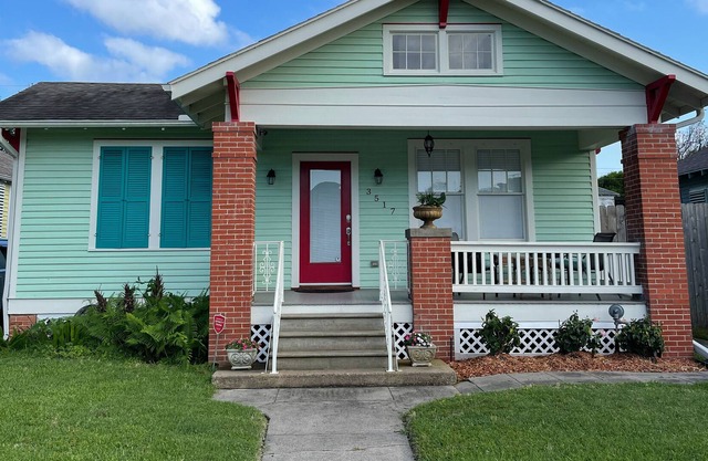 Just 3 blocks from the beach!