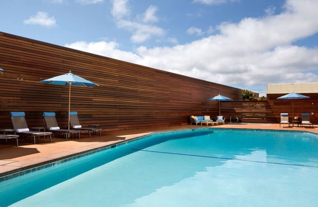 Just What You Were Looking For! Ocean View, Direct Beach Access, Pool!