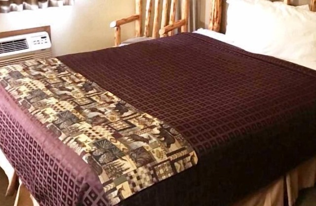 Just What You Were Looking For! Small Town Charm, Pets Allowed, Free Parking