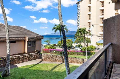 Kahana Villa F208- Ocean view spacious 2 bedroom across from beach
