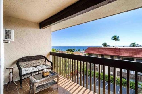 Kailua Village, Ocean View, AC, King Bed, Lanai, Pool, In Unit Laundry