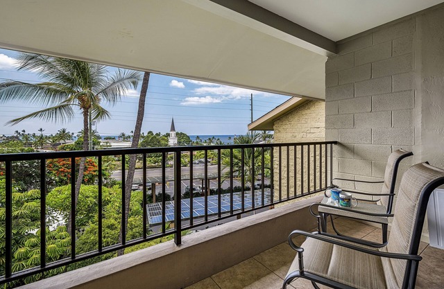 Kalanikai 306: Cozy Oceanview Unit w/AC & Shared Pool in the heart of Kona Town