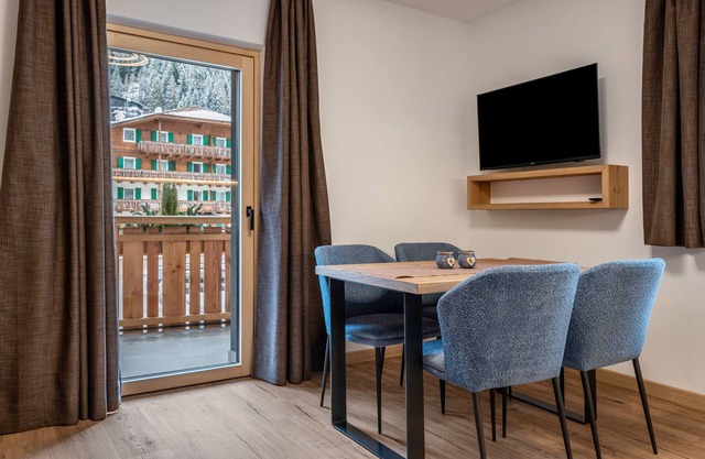 Kamerloy Apartments - A with Mountain View, Wi-Fi, Balcony and Garden