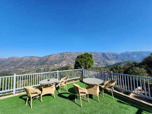 kasauli Oaks with Pool by kasauli Vista