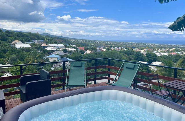 Kaz 2/3 people with jacuzzi and breathtaking view!