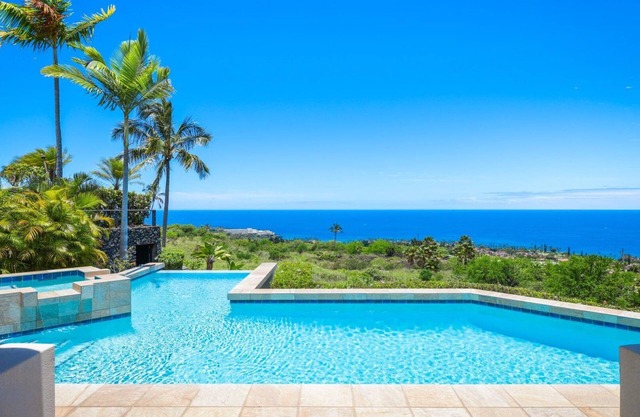 Keauhou Convenience, Ocean Views, Newly Renovated, AC in Bedrooms, Wrap-Around Lanai