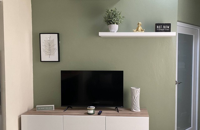 Keep it simple at this peaceful and centrally located place.