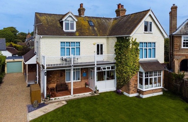Kent Coast 5BR Family Home, Private Garden & Beach Access