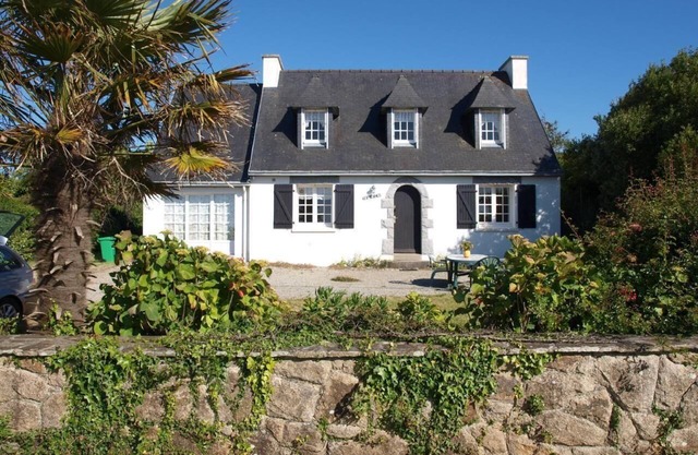 Ker Berhed with beautiful sea views