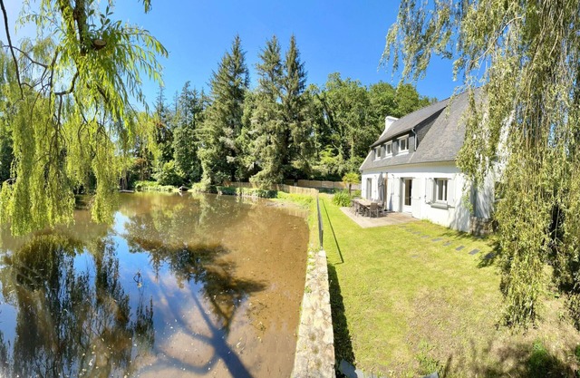 *Ker Lenn* au bord d'un étang, jolie propriété