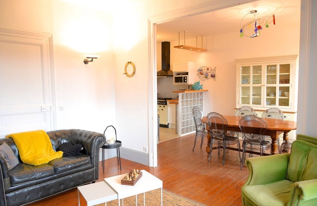 Ker Lucienne" 50m from the "sillon" beach in the center of town, 12 minutes from the city center and the TGV train station.