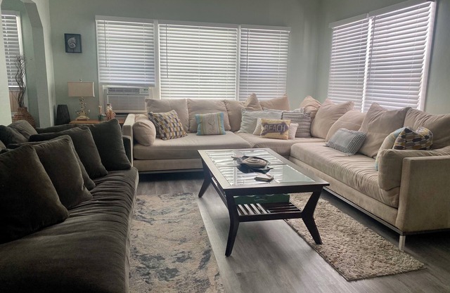 Key West Style House, Large Living Room, Driveway, Fenced Yard, Close to Beach