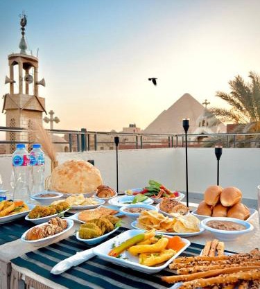 Khufu's Pyramids Inn