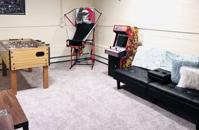 Kid friendly family fun house w/game room