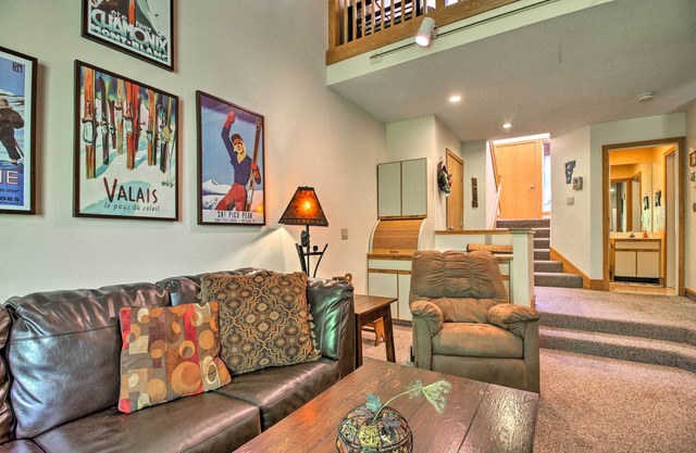 Killington Condo w/Spa ~ 3 Miles to Ski Resort!