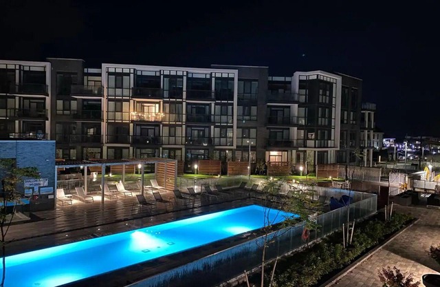 King Bed*Pool*Fireplace*BBQ*Smart TV