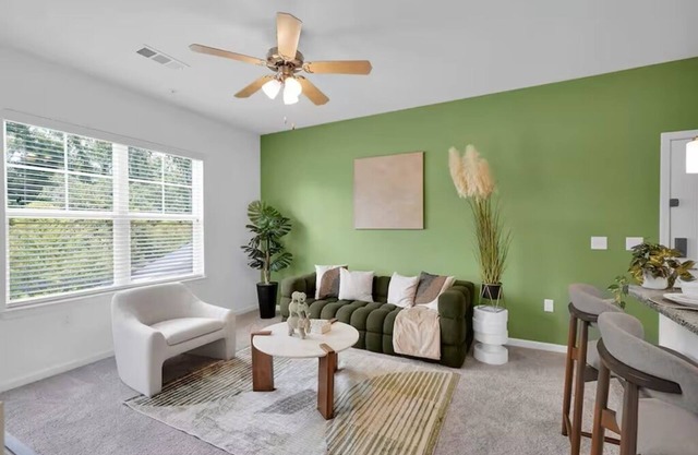 KING BED/PVT Balcony/Fast Wifi/65 inch Tv/Pool+Gym