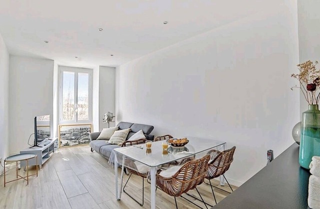 King Jerome Apartment