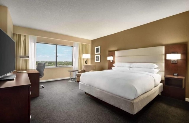 King Room Near Orlando Urban Trail ORL