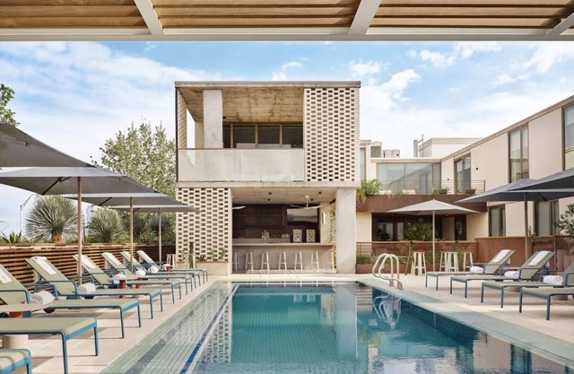 King Room with Courtyard Views and Walk-In Shower
