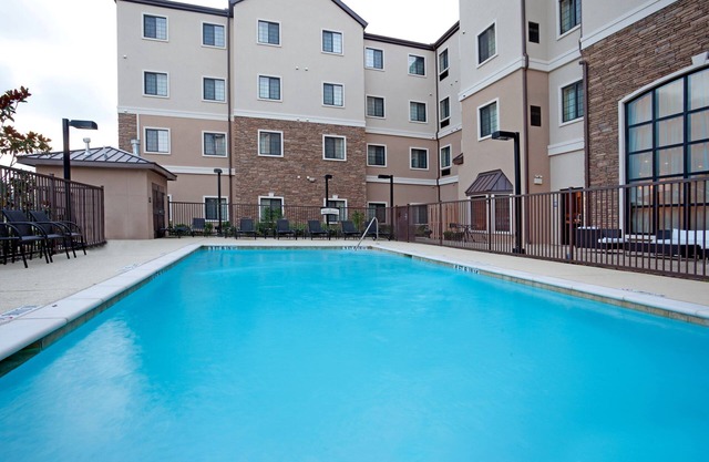 King Studio Across from SeaWorld! Seasonal Pool + Gym Access