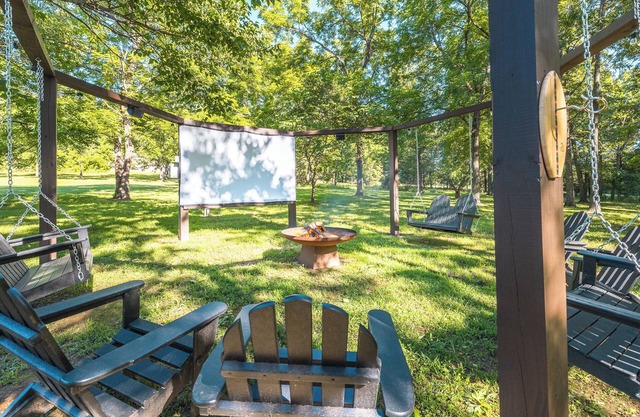 KingBed Theatre FirePit 1/4miletoLake Boat Parking