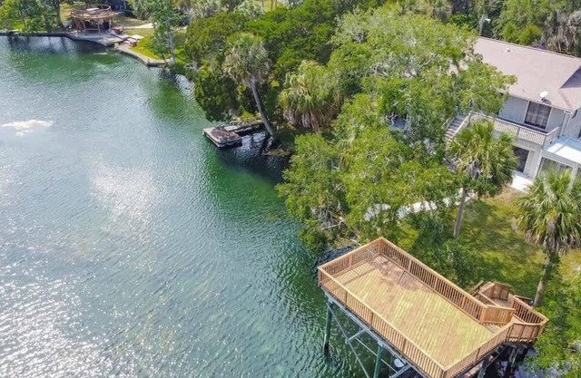 Kings Bay Inlet front house with 4 bedrooms and 3