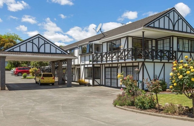 Kingswood Manor Motel
