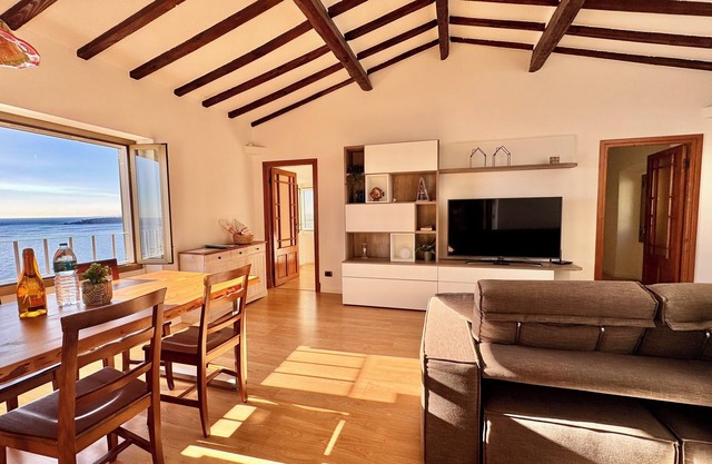 Kiss of Sea Balzi Rossi