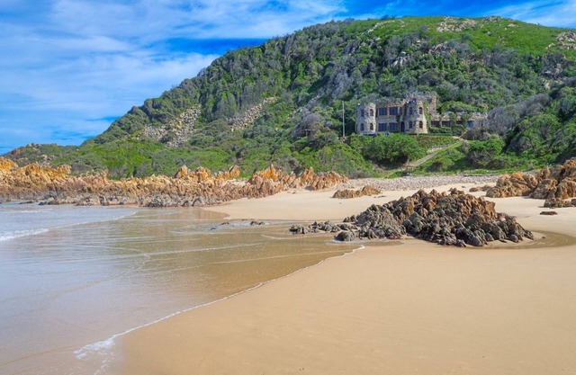 Knoetzie Castle - Six Bedroom Castle, Sleeps 12