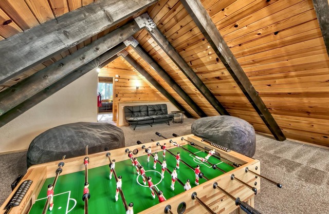 Knotty Cabin, Loft, Game Room, Recent Updates, 8 Guests + Extra Kids 5 Yrs Old and Younger