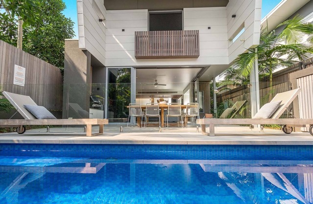 Kokos Beach House 2 - Belongil Beach pad with pool